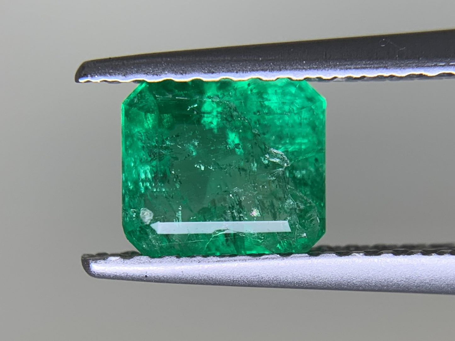 エメラルド 0.965ct 宝石ソーティング付き  6.0㎜×5.5㎜×3.6㎜  ルース（ 裸石 ） 3552Y