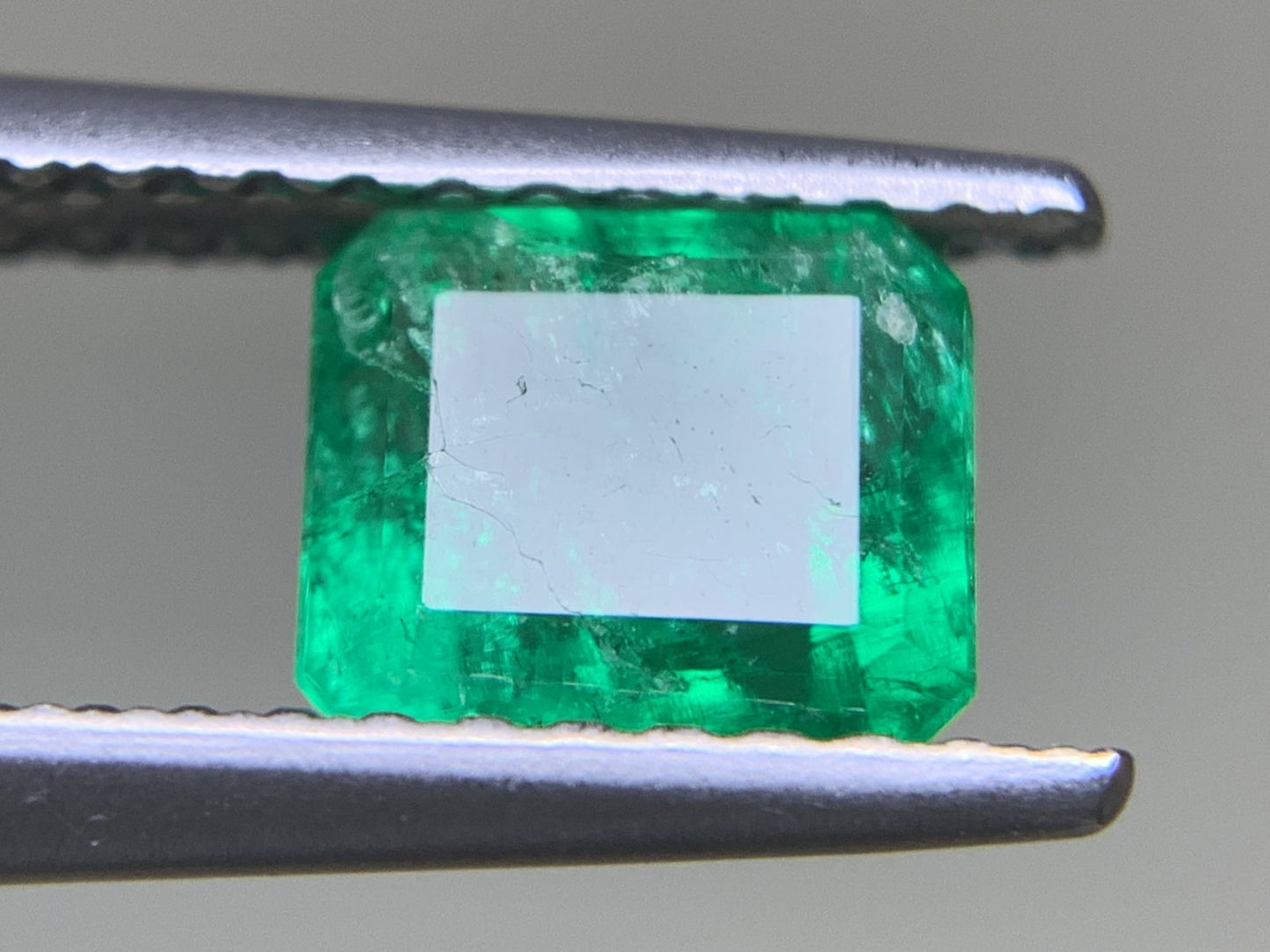 エメラルド 0.965ct 宝石ソーティング付き  6.0㎜×5.5㎜×3.6㎜  ルース（ 裸石 ） 3552Y