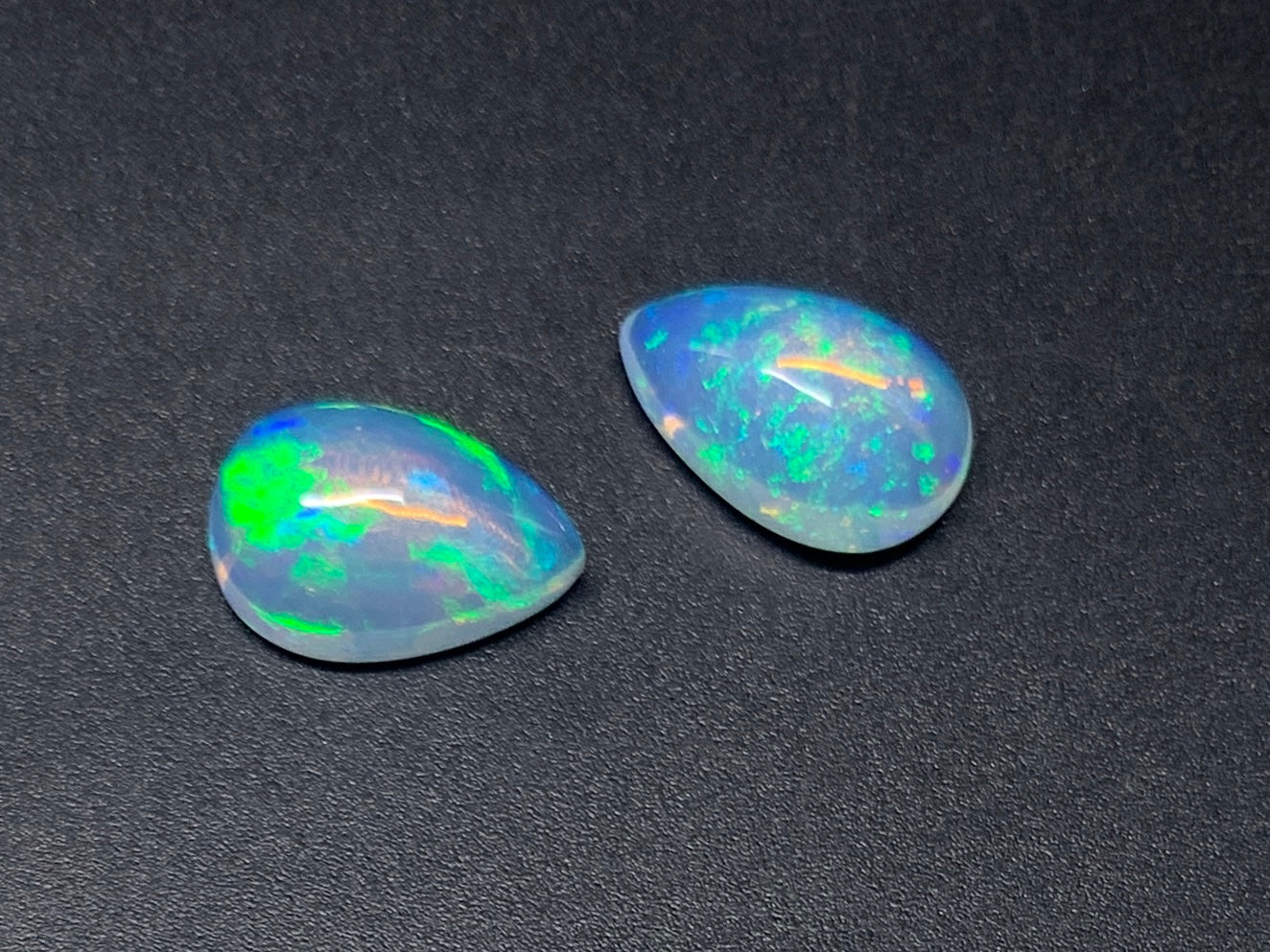 オパール(ペアセット) 2.968ct/3.236ct 宝石鑑別書付き  13.5㎜×9.0㎜×5.5㎜/13.5㎜×9.0㎜×5.8㎜ 天然 ルース（ 裸石 ） 4987Y