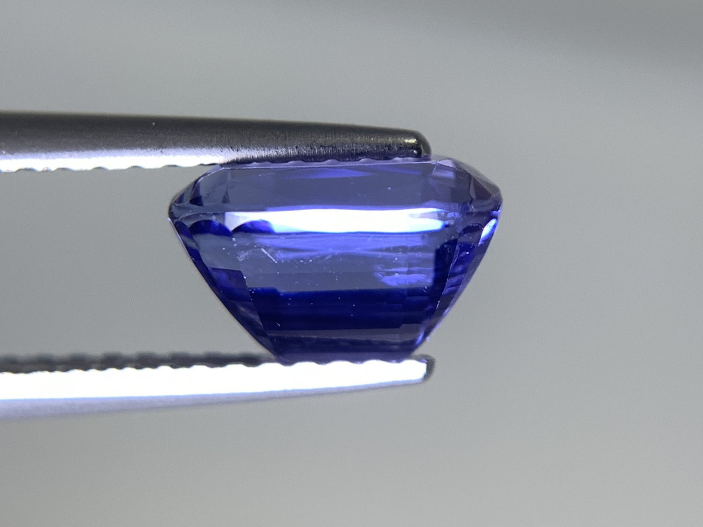 タンザナイト 1.65ct 宝石ソーティング付き  8.1㎜×5.1㎜×4.9㎜  ルース（ 裸石 ） 2432Y