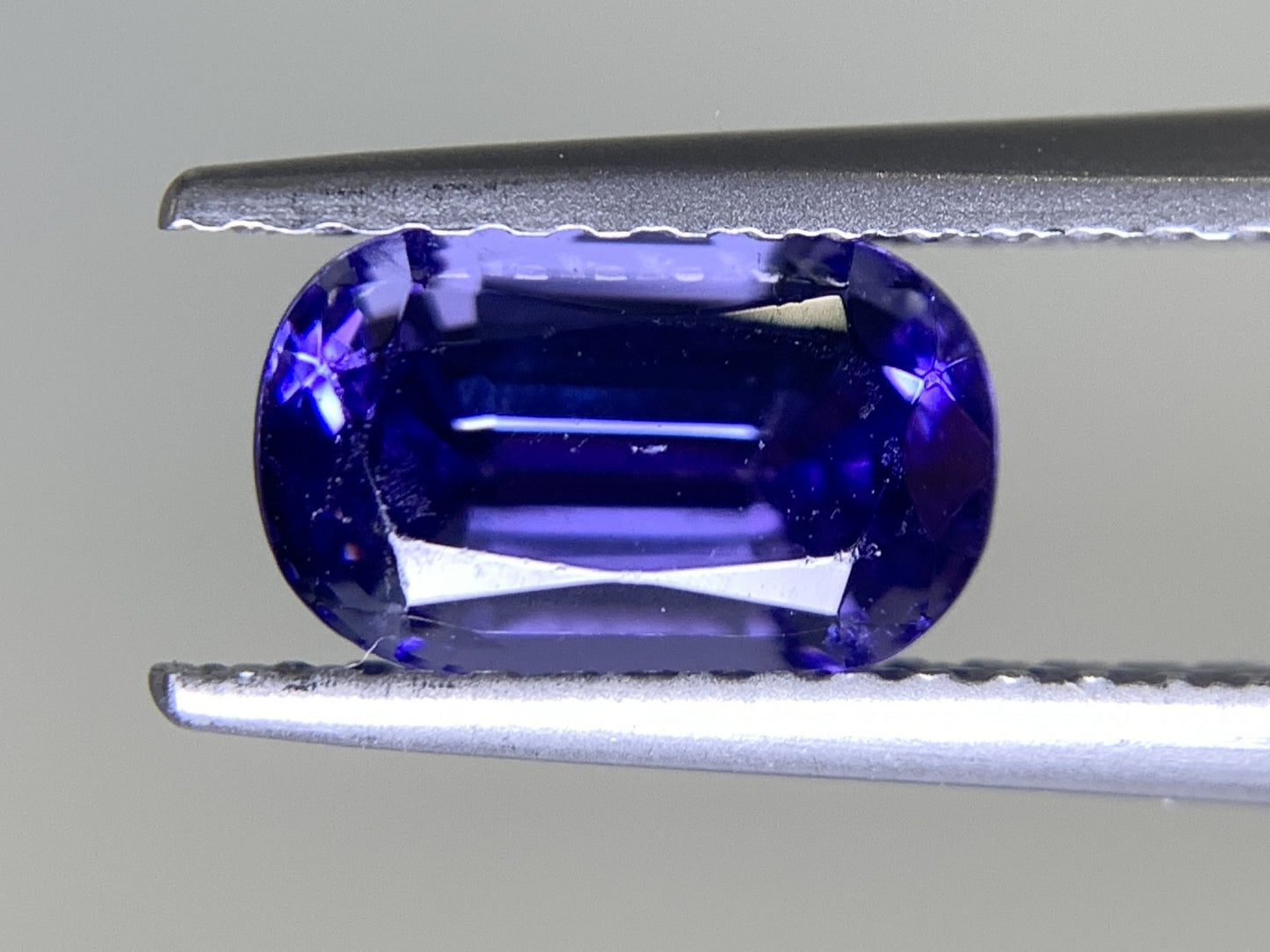 タンザナイト 1.65ct 宝石ソーティング付き  8.1㎜×5.1㎜×4.9㎜  ルース（ 裸石 ） 2432Y