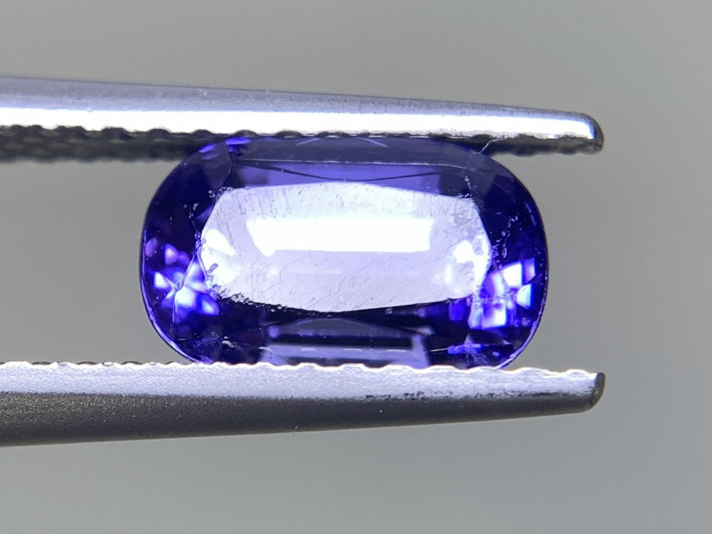 タンザナイト 1.65ct 宝石ソーティング付き  8.1㎜×5.1㎜×4.9㎜  ルース（ 裸石 ） 2432Y