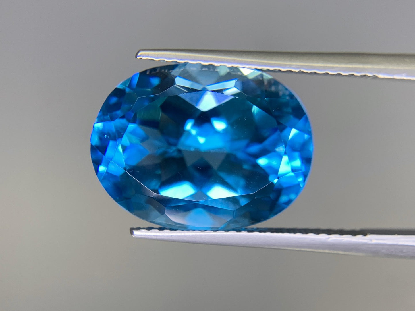 ロンドンブルートパーズ  13.495ct  宝石ソーティング付き  15.97㎜×12.13㎜×8.8㎜  ルース（ 裸石 ） 1906Y