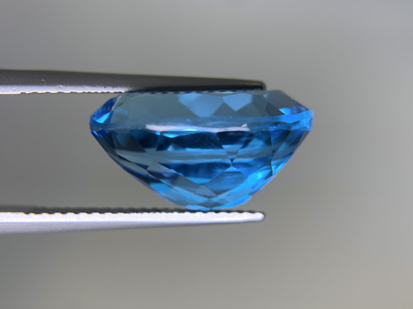 ロンドンブルートパーズ  13.495ct  宝石ソーティング付き  15.97㎜×12.13㎜×8.8㎜  ルース（ 裸石 ） 1906Y