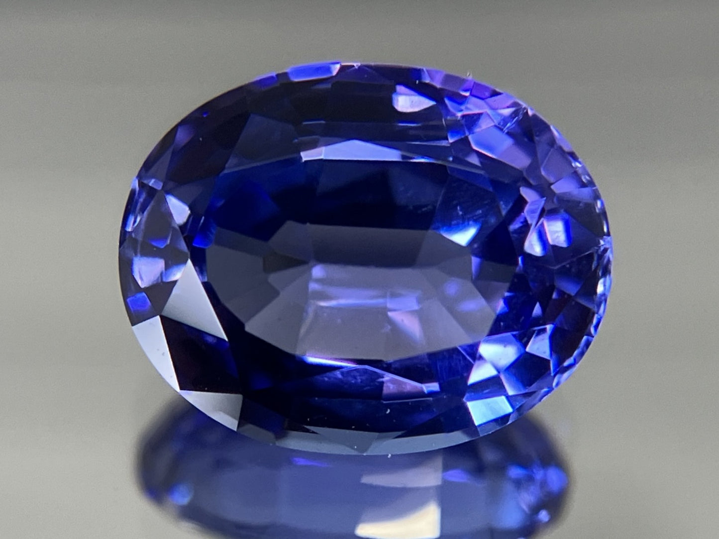 タンザナイト 2.482ct 宝石ソーティング付き  9.3㎜×7.2㎜×4.4㎜  ルース（ 裸石 ） 3123YY