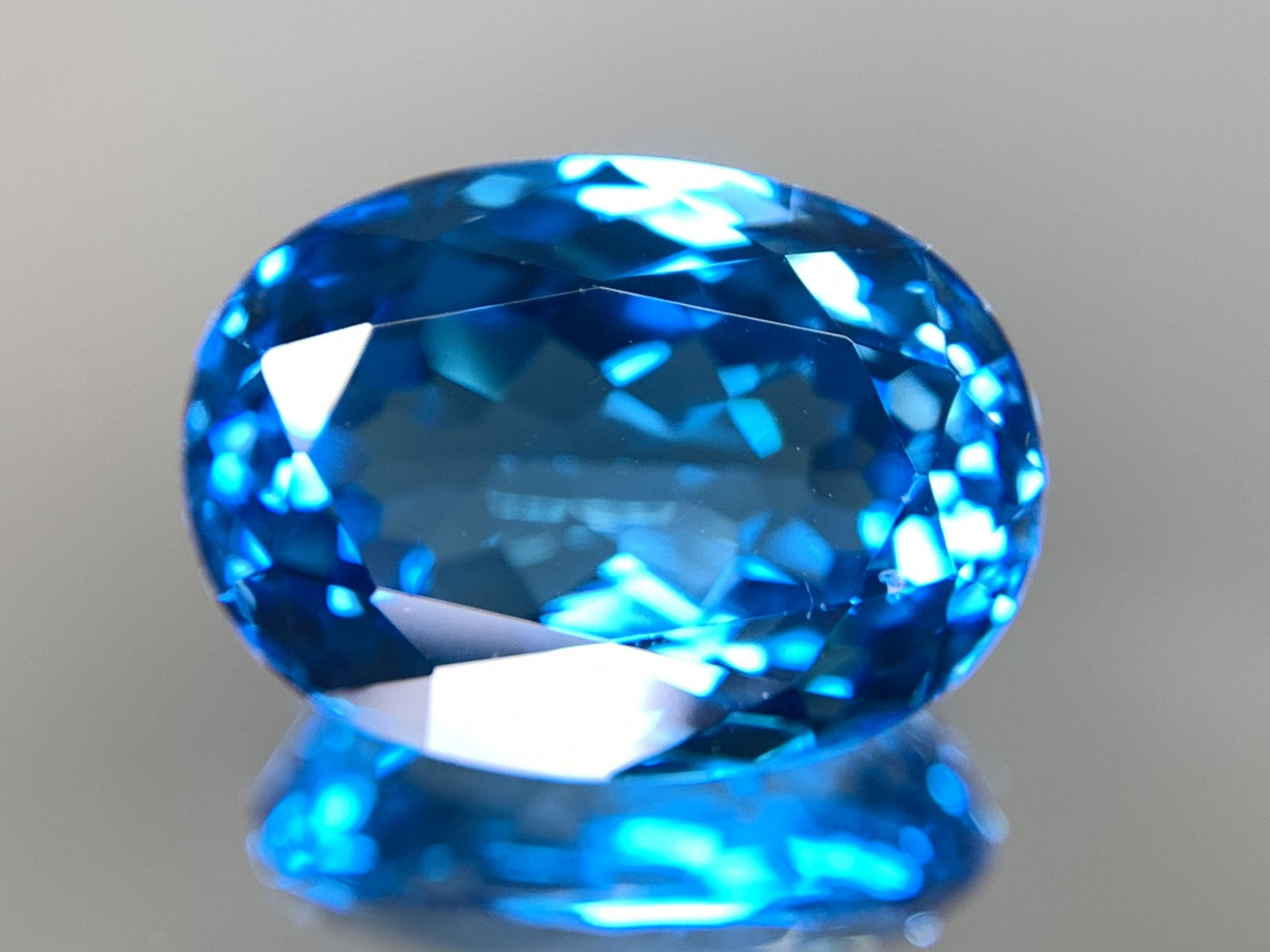 ブルートパーズ 天然 18.644ct 宝石ソーティング付き 17.9㎜×13.0㎜×9.4㎜ ルース（ 裸石 ） 6787Y