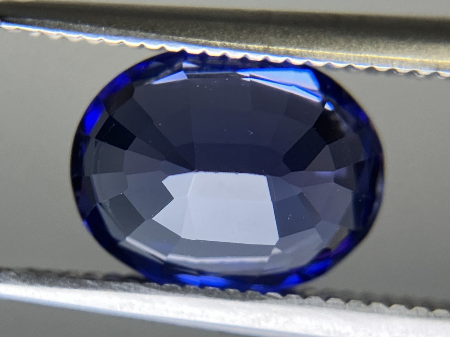 タンザナイト 2.482ct 宝石ソーティング付き  9.3㎜×7.2㎜×4.4㎜  ルース（ 裸石 ） 3123YY
