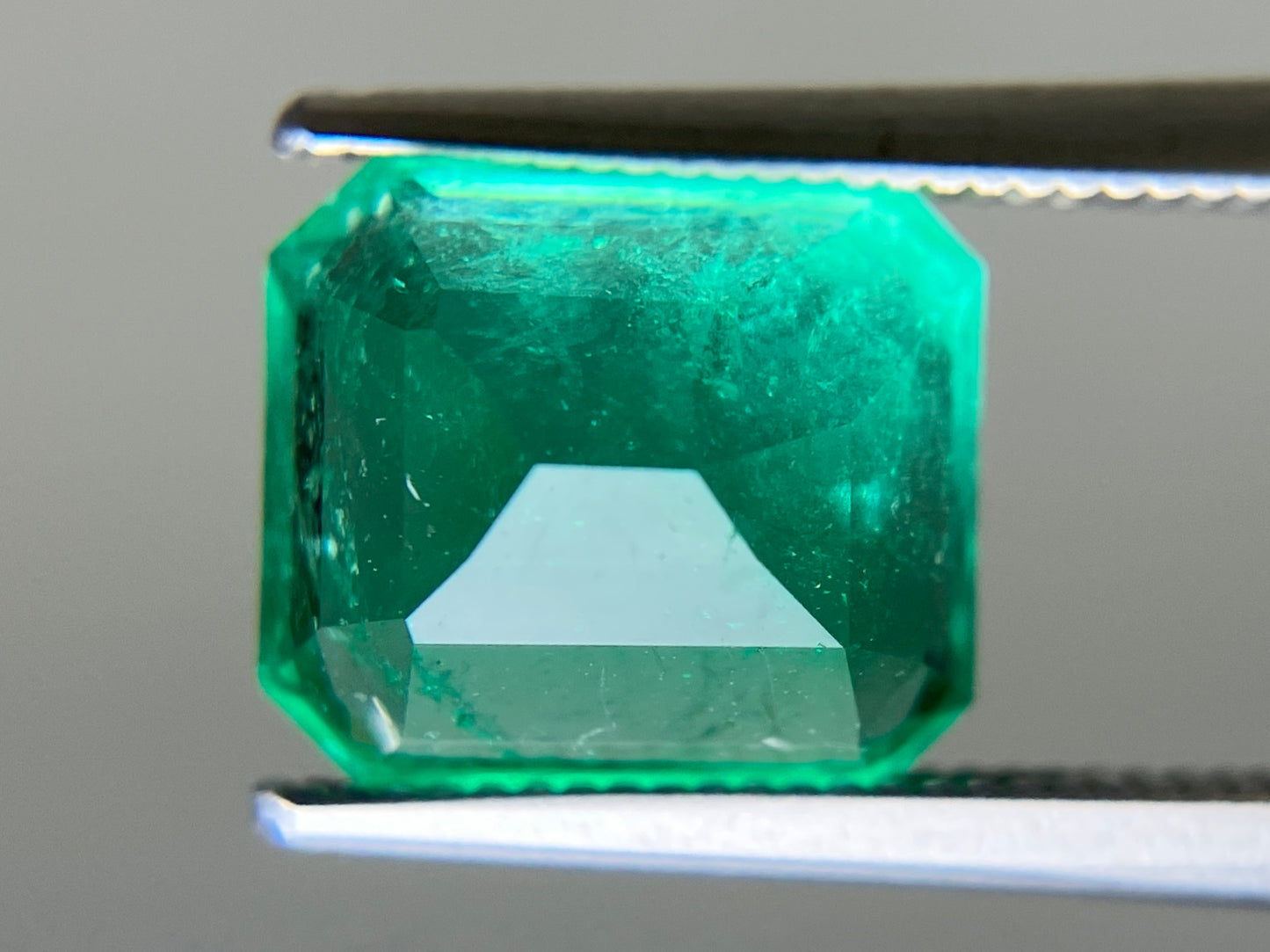 エメラルド 天然 4.080ct コロンビア 中央宝石鑑別書付き 9.83㎜×8.64㎜×6.72㎜ ルース（ 裸石 ） 6503YY