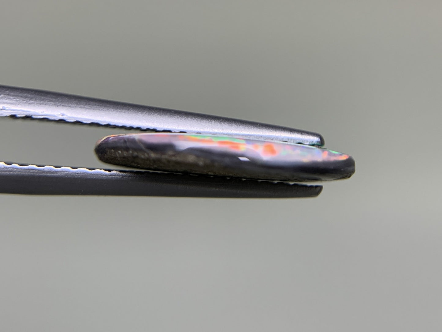 ブラックオパール 2.153ct 宝石ソーティング付き  14.0㎜×10.6㎜×2.1㎜  ルース（ 裸石 ） 3647Y