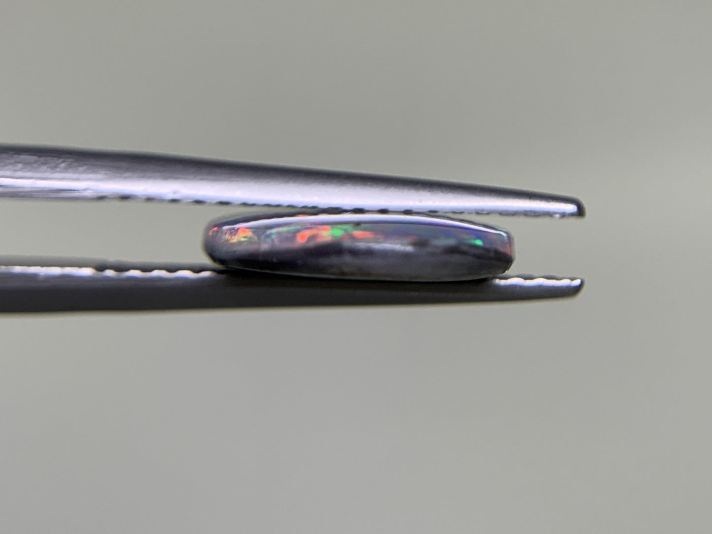 ブラックオパール 2.153ct 宝石ソーティング付き  14.0㎜×10.6㎜×2.1㎜  ルース（ 裸石 ） 3647Y