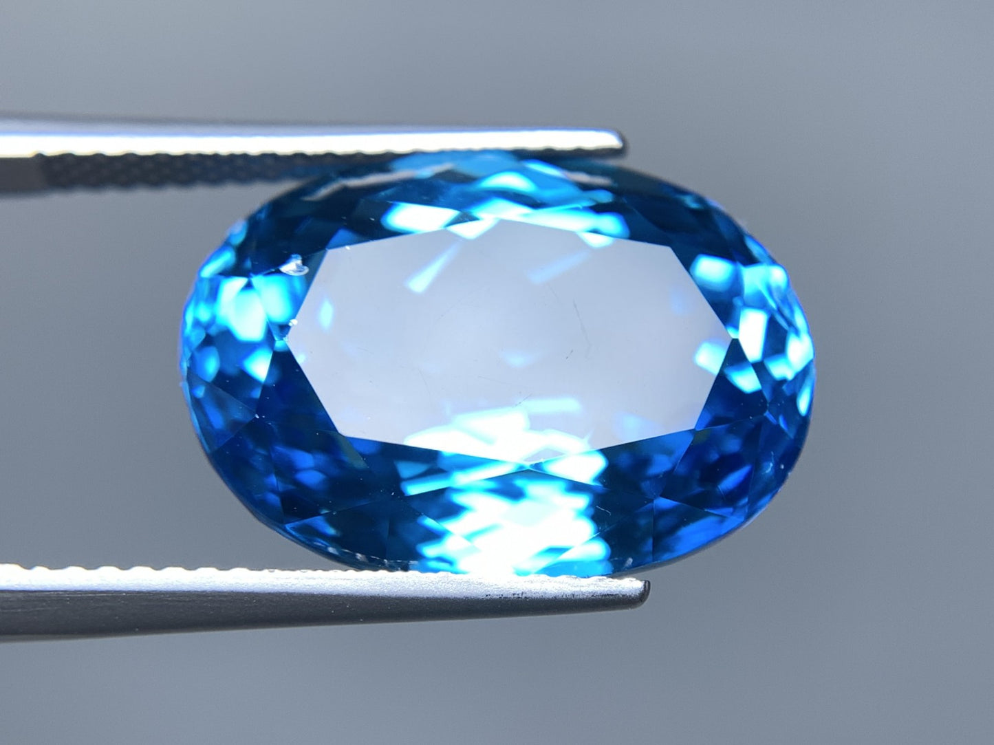 ブルートパーズ 天然 18.644ct 宝石ソーティング付き 17.9㎜×13.0㎜×9.4㎜ ルース（ 裸石 ） 6787Y