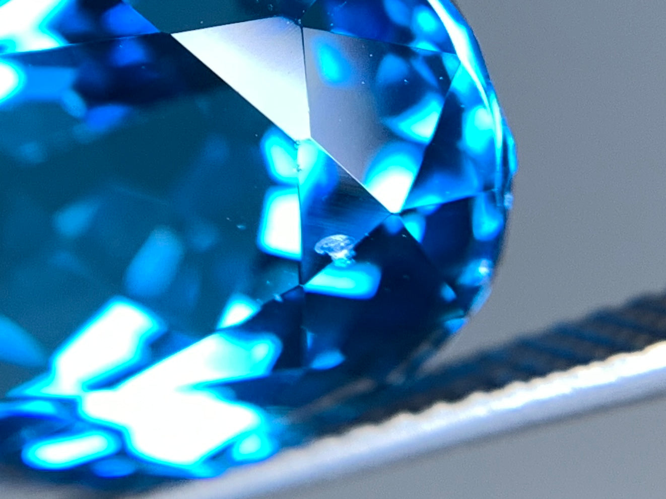 ブルートパーズ 天然 18.644ct 宝石ソーティング付き 17.9㎜×13.0㎜×9.4㎜ ルース（ 裸石 ） 6787Y