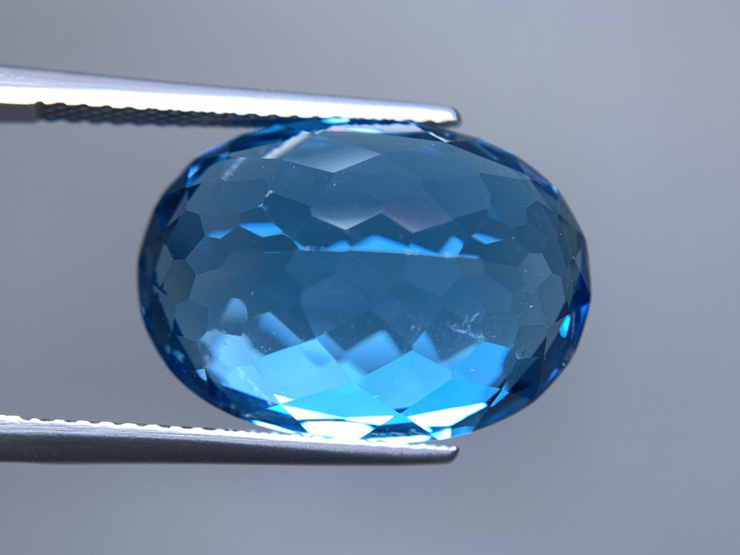 ブルートパーズ 天然 18.644ct 宝石ソーティング付き 17.9㎜×13.0㎜×9.4㎜ ルース（ 裸石 ） 6787Y