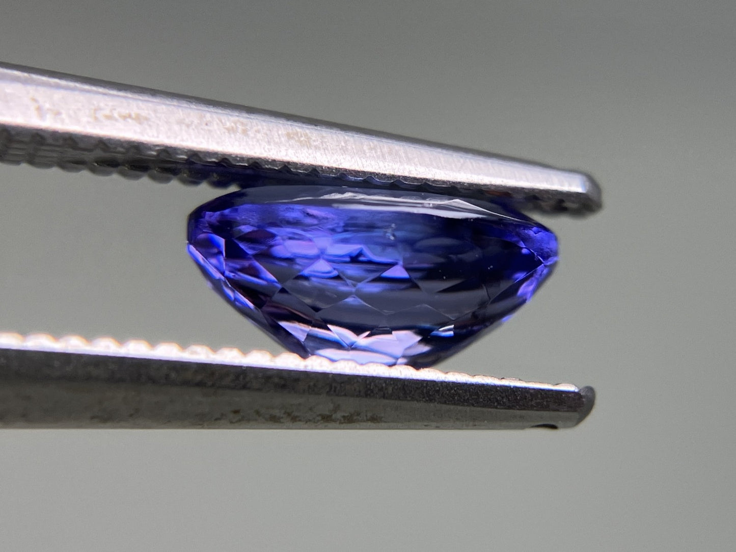 タンザナイト 1.247ct 宝石ソーティング付き  7.8㎜×5.3㎜×3.6㎜  ルース（ 裸石 ） 2852YY