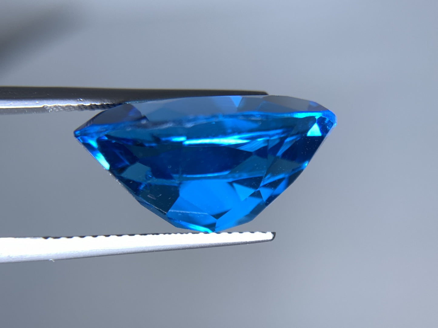 ブルートパーズ 天然 21.107ct 宝石ソーティング付き 20.0㎜×14.9㎜×10.0㎜ ルース（ 裸石 ） 6788Y