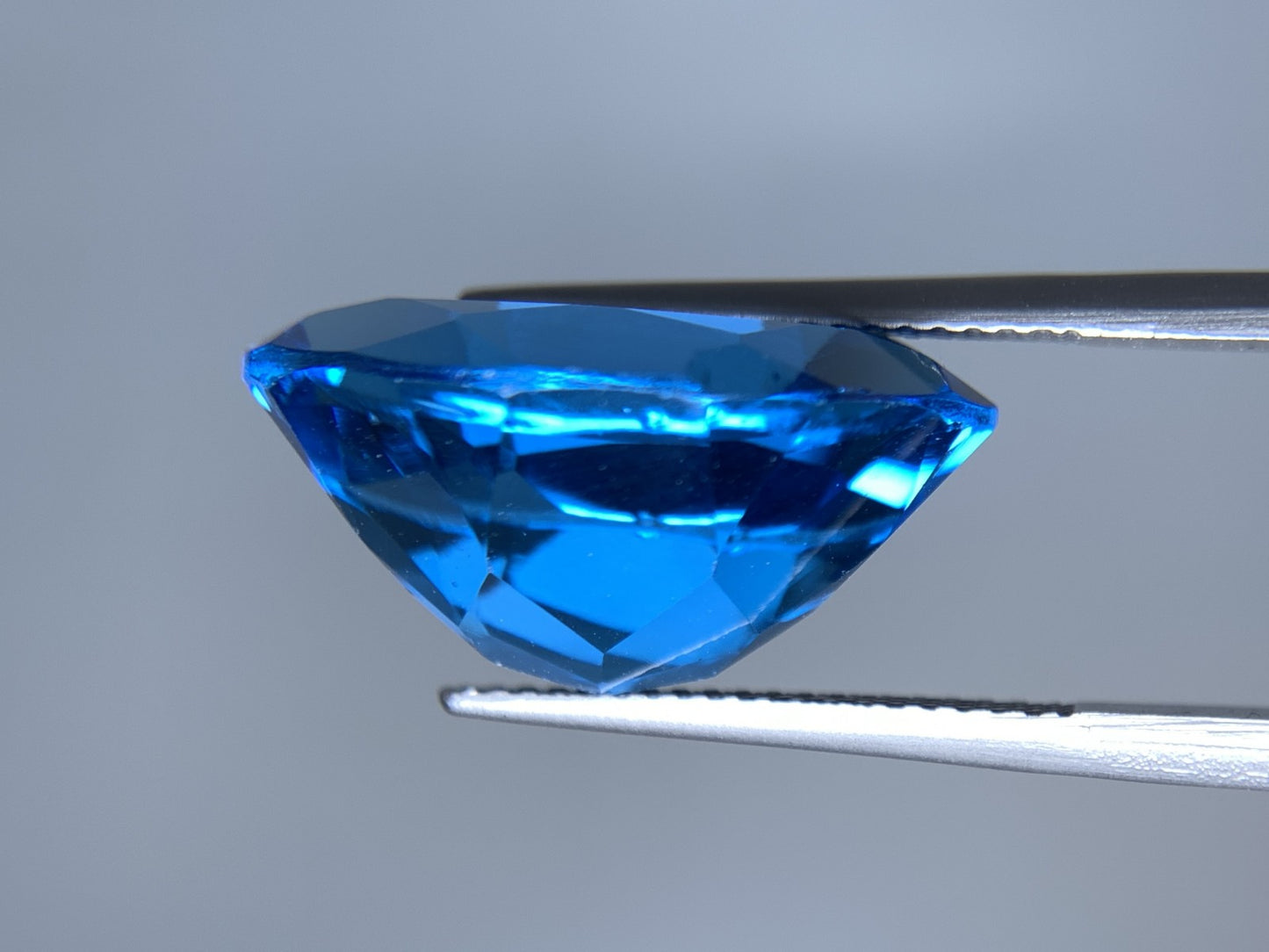 ブルートパーズ 天然 21.107ct 宝石ソーティング付き 20.0㎜×14.9㎜×10.0㎜ ルース（ 裸石 ） 6788Y