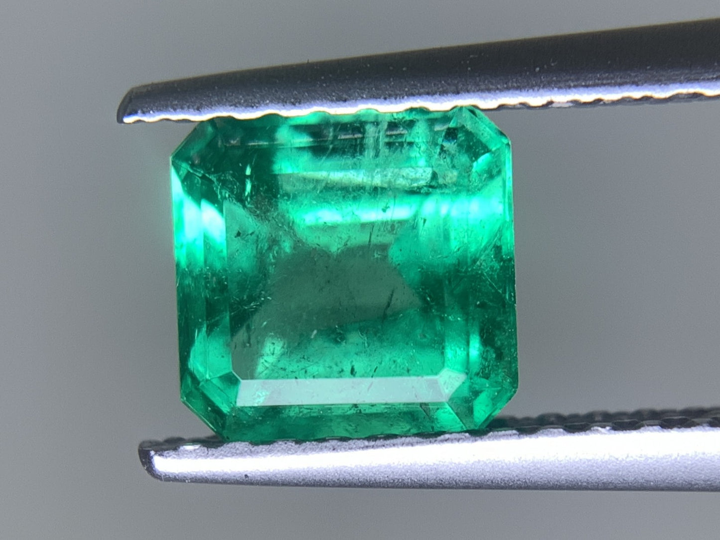 エメラルド 天然  1.127ct  中央宝石ソーティング付き  6.15㎜×6.06㎜×4.36㎜  ルース（ 裸石 ） 5916Y