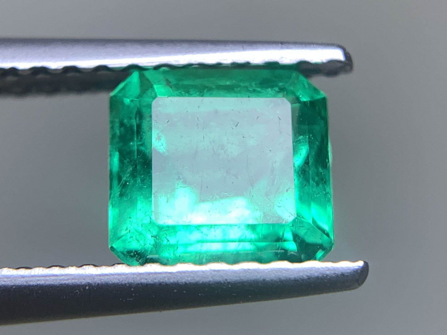 エメラルド 天然  1.127ct  中央宝石ソーティング付き  6.15㎜×6.06㎜×4.36㎜  ルース（ 裸石 ） 5916Y