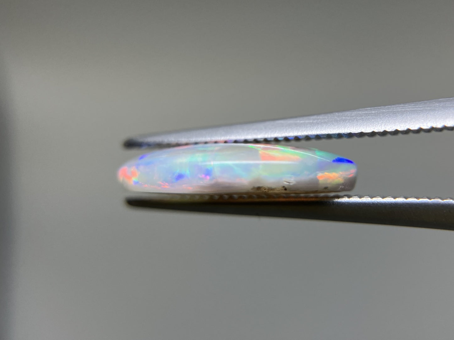 ブラックオパール 天然　2.715ct 宝石ソーティング付き 14.0㎜×10.0㎜×3.1㎜ ルース（ 裸石 ） 5275K
