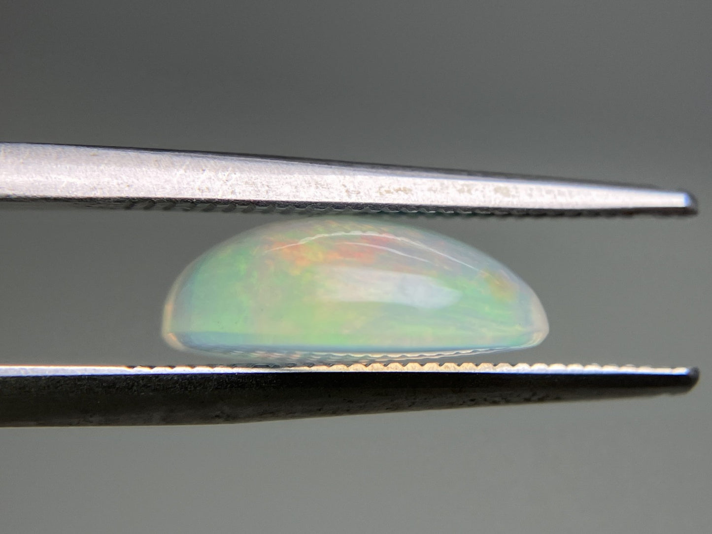 オパール 2.360ct 宝石ソーティング付き  12.2㎜×9.1㎜×4.6㎜  ルース（ 裸石 ） 3900YY