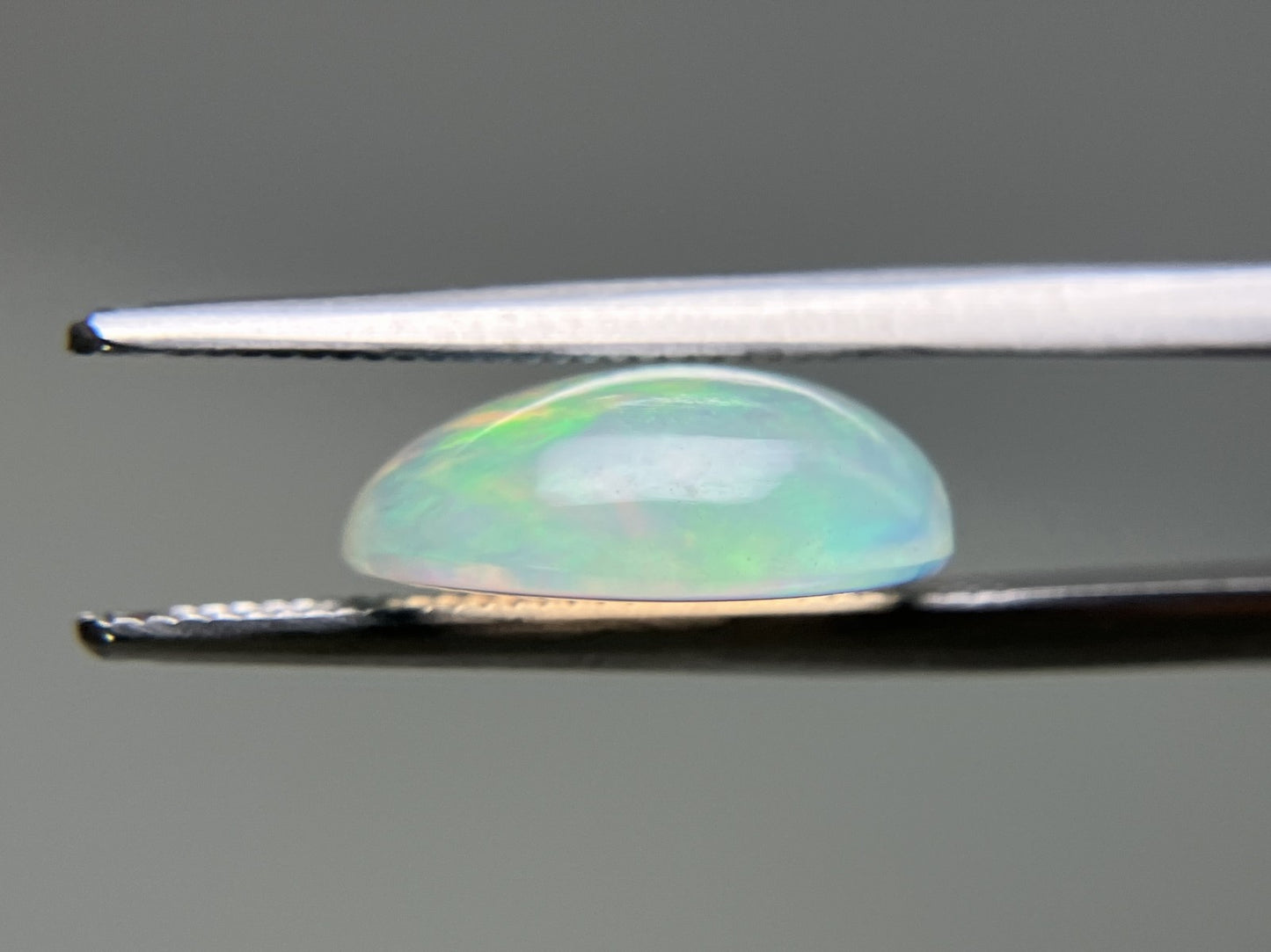 オパール 2.360ct 宝石ソーティング付き  12.2㎜×9.1㎜×4.6㎜  ルース（ 裸石 ） 3900YY