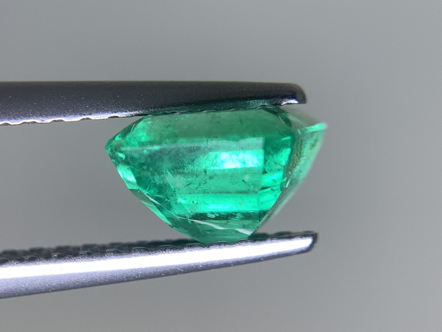 エメラルド 天然  1.127ct  中央宝石ソーティング付き  6.15㎜×6.06㎜×4.36㎜  ルース（ 裸石 ） 5916Y