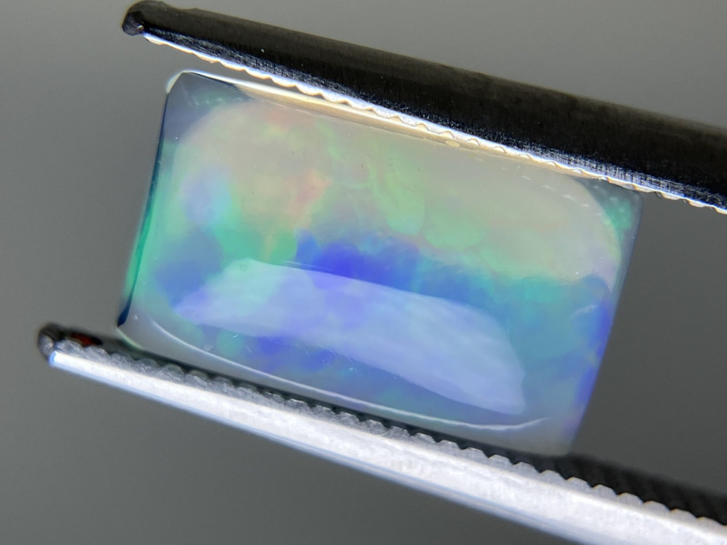 オパール 1.607ct 宝石ソーティング付き  11.2㎜×6.7㎜×3.5㎜  ルース（ 裸石 ） 3910YY