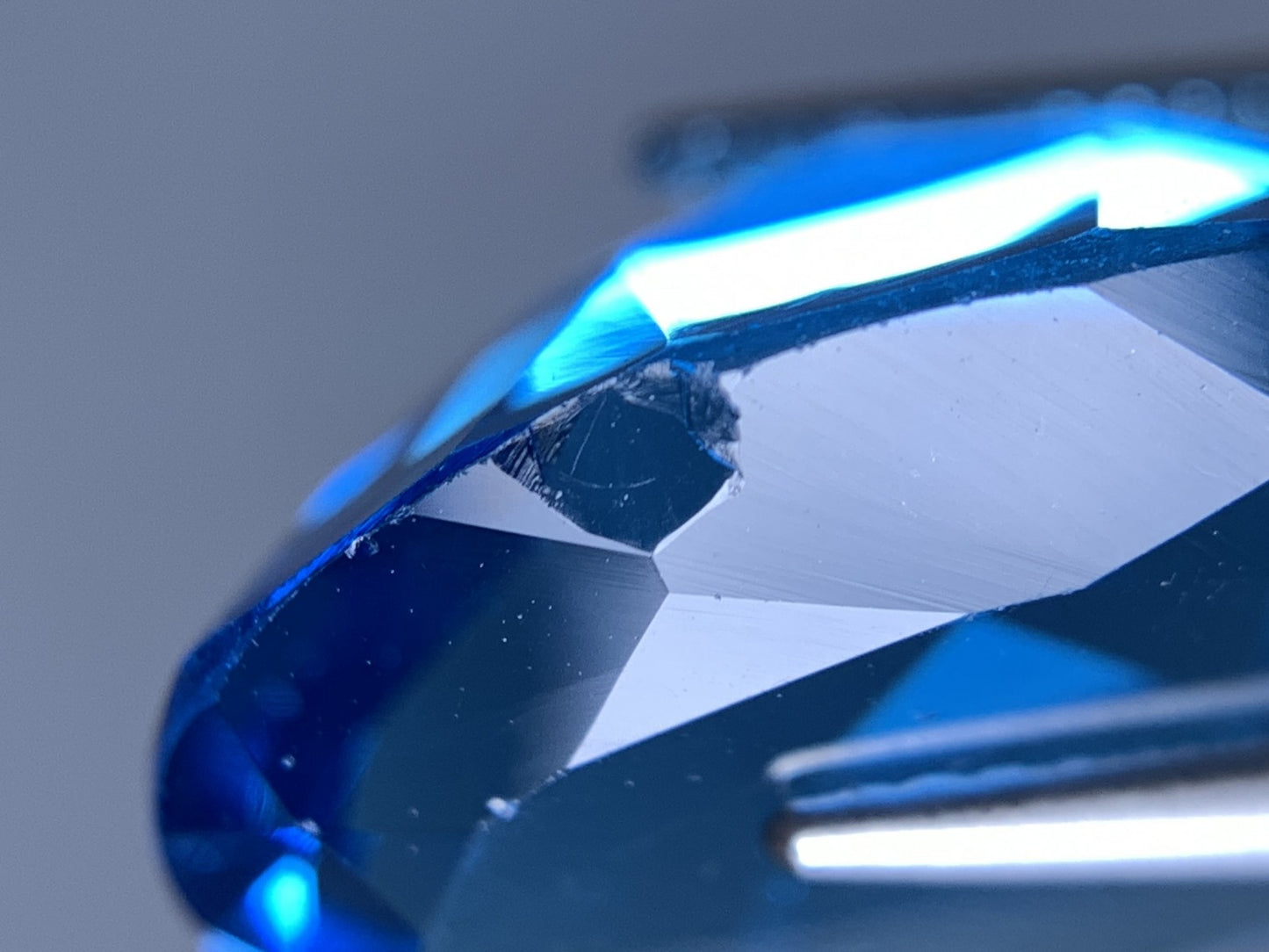 ブルートパーズ 天然 21.107ct 宝石ソーティング付き 20.0㎜×14.9㎜×10.0㎜ ルース（ 裸石 ） 6788Y