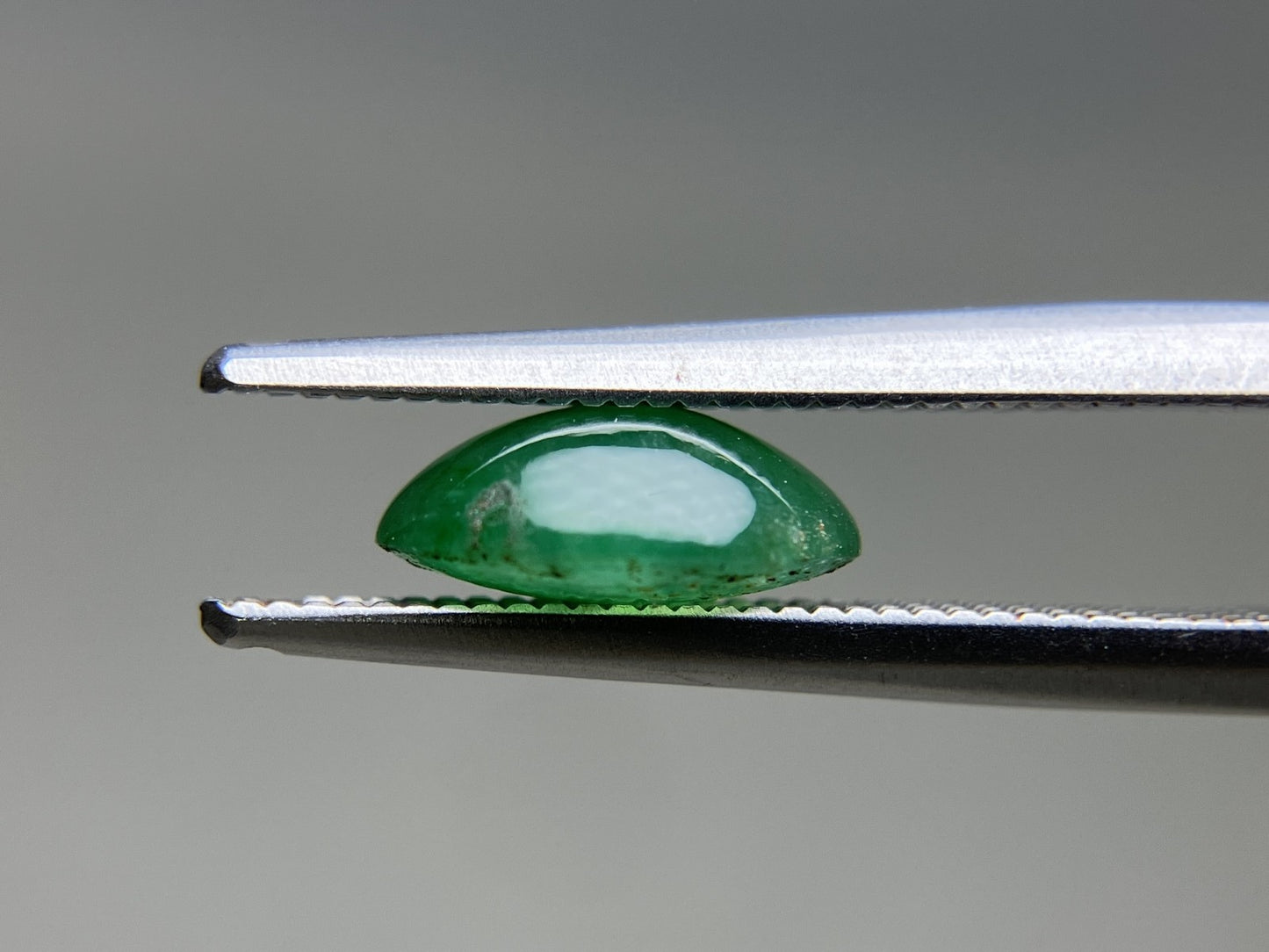 ひすい（ヒスイ 翡翠） 天然 1.823ct 宝石ソーティング付き 8.6㎜×7.0㎜×3.5㎜ ルース（ 裸石 ） 7029YY