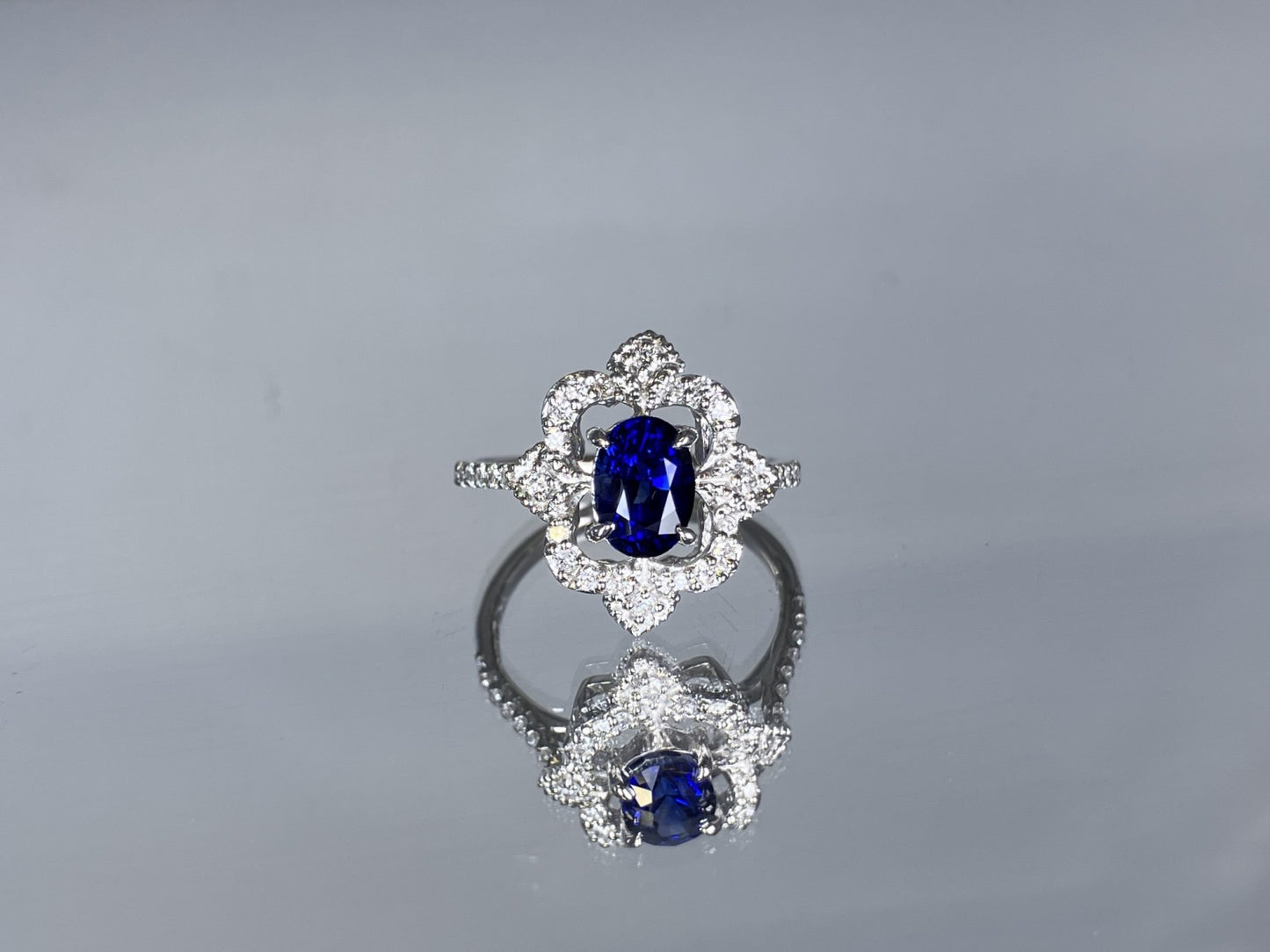 サファイア 1.59ct ロイヤルブルー royal blue AIGS鑑別書 D0.33ct PT900 5.1g 指輪 （JP13号） サイズ直し無料 8266K