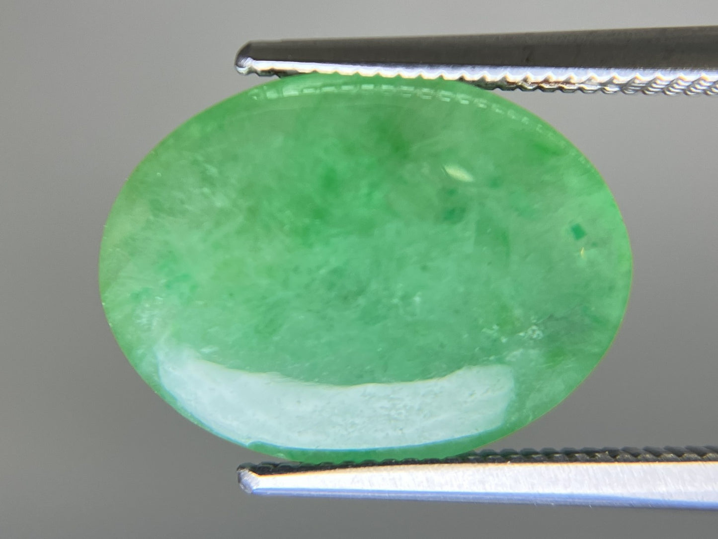 ひすい（ヒスイ 翡翠） 天然 7.995ct 宝石ソーティング付き 15.2㎜×11.3㎜×5.3㎜ ルース（ 裸石 ） 6879YY