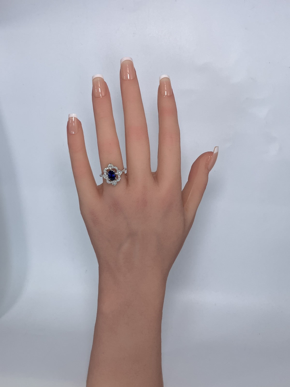サファイア 1.59ct ロイヤルブルー royal blue AIGS鑑別書 D0.33ct PT900 5.1g 指輪 （JP13号） サイズ直し無料 8266K