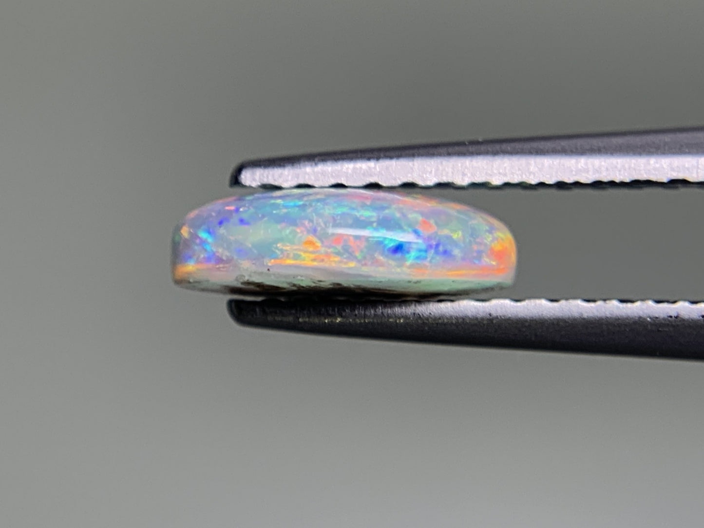 ブラックオパール 0.959ct  宝石ソーティング付き  8.5㎜×6.3㎜×2.7㎜  ルース（ 裸石 ） 1866Y