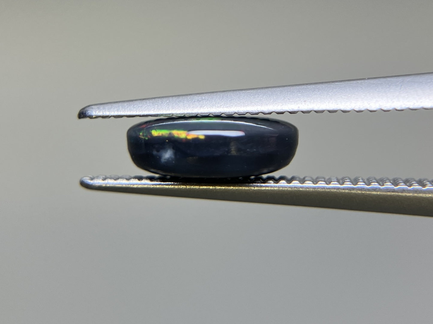 ブラックオパール 天然 1.321ct 中央宝石ソーティング付き 8.5㎜×7.4㎜×3.0㎜ ルース（ 裸石 ） 5089K