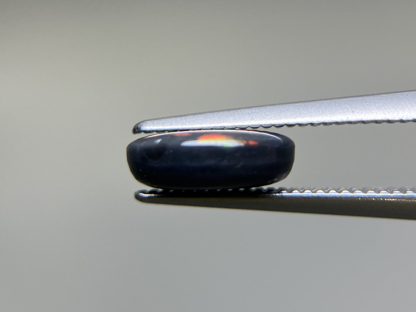 ブラックオパール 天然 1.321ct 中央宝石ソーティング付き 8.5㎜×7.4㎜×3.0㎜ ルース（ 裸石 ） 5089K