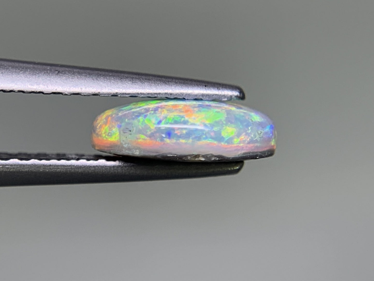 ブラックオパール 0.959ct  宝石ソーティング付き  8.5㎜×6.3㎜×2.7㎜  ルース（ 裸石 ） 1866Y