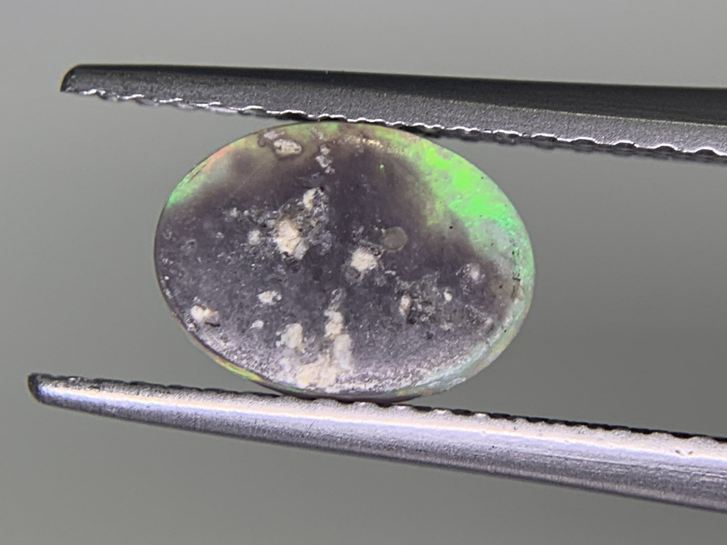 ブラックオパール 0.959ct  宝石ソーティング付き  8.5㎜×6.3㎜×2.7㎜  ルース（ 裸石 ） 1866Y