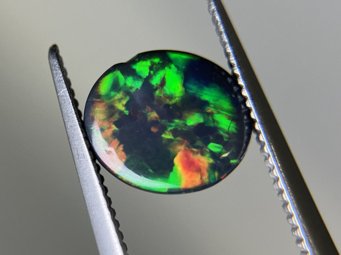 ブラックオパール 天然 1.321ct 中央宝石ソーティング付き 8.5㎜×7.4㎜×3.0㎜ ルース（ 裸石 ） 5089K