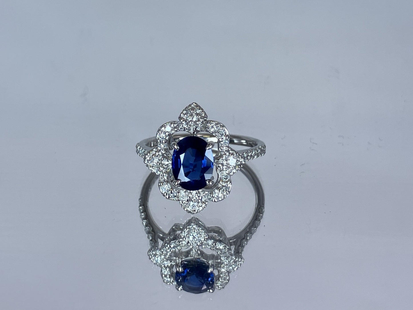 サファイア 1.34ct ロイヤルブルー royal blue AIGS鑑別書 D0.33ct PT900 5.2g 指輪 （JP13号） サイズ直し無料 8591K