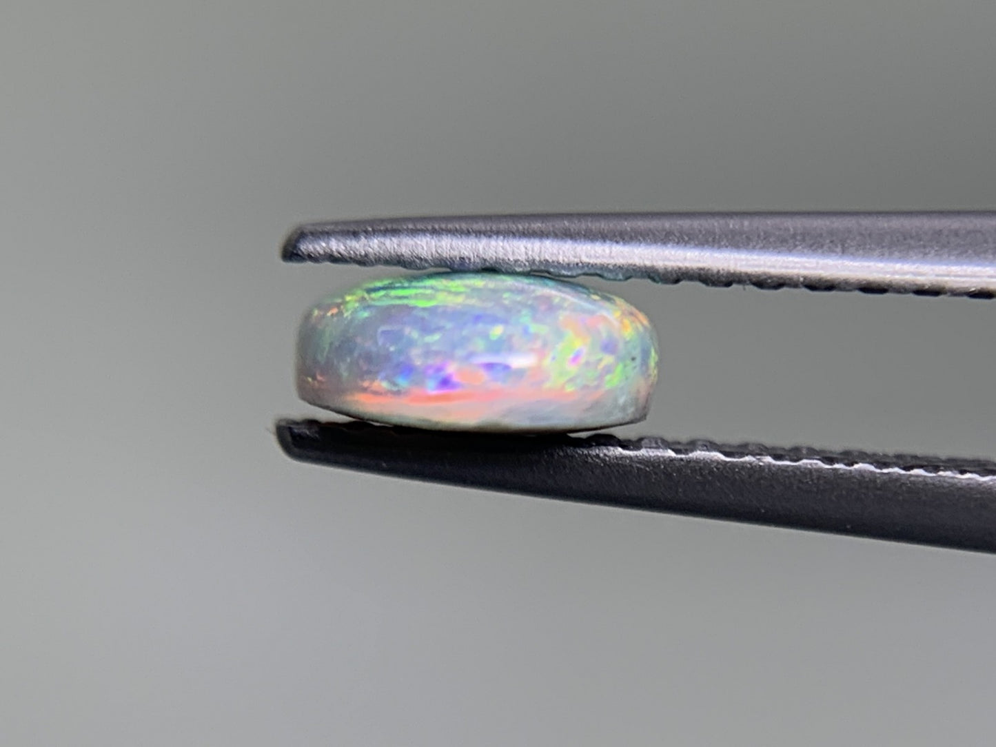 ブラックオパール 0.959ct  宝石ソーティング付き  8.5㎜×6.3㎜×2.7㎜  ルース（ 裸石 ） 1866Y