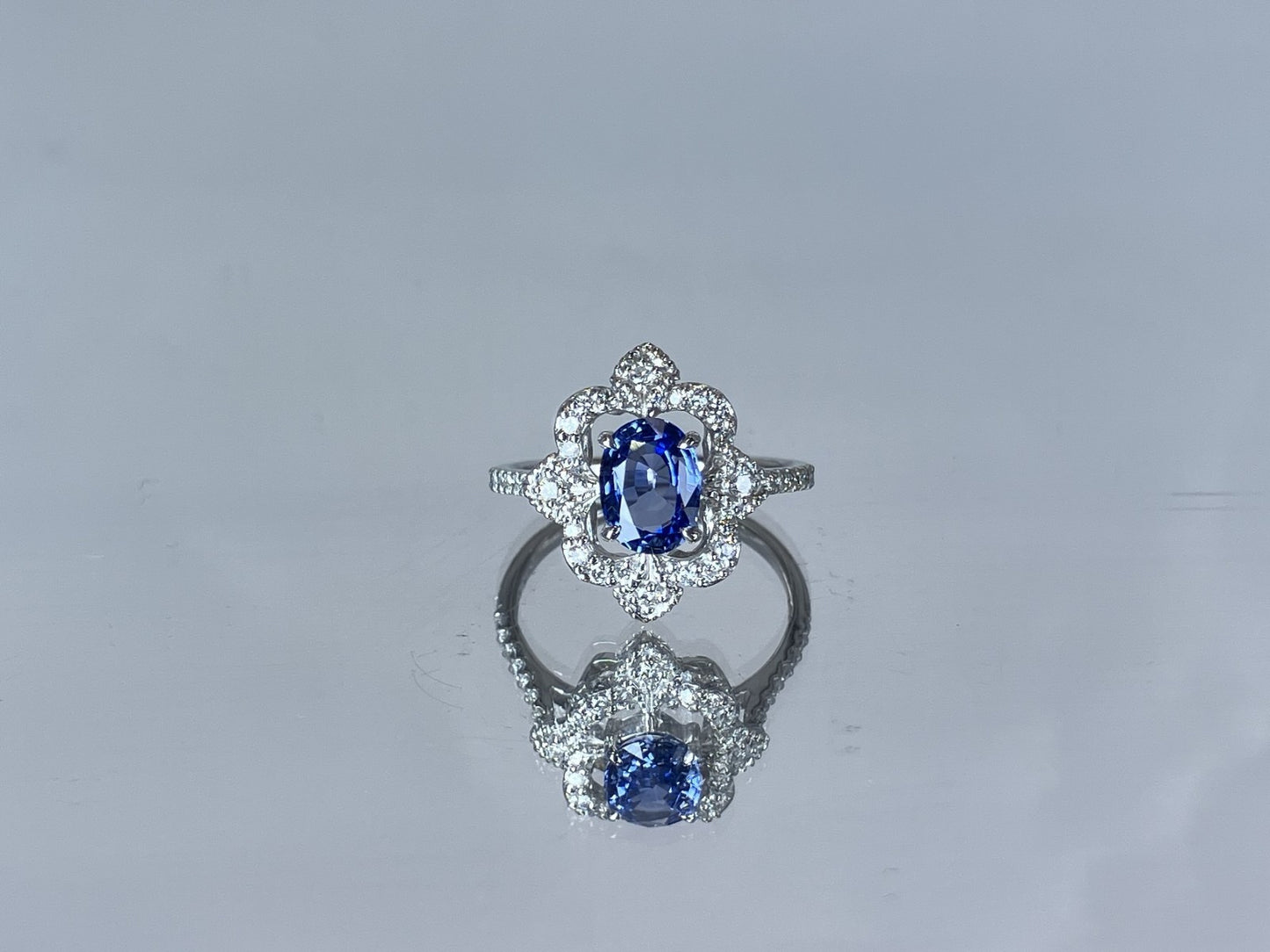 サファイア 1.26ct コンフラワーブルー Cornflower blue AIGS鑑別書 D0.33ct PT900 5.2g 指輪 （JP13号） サイズ直し無料 8791K