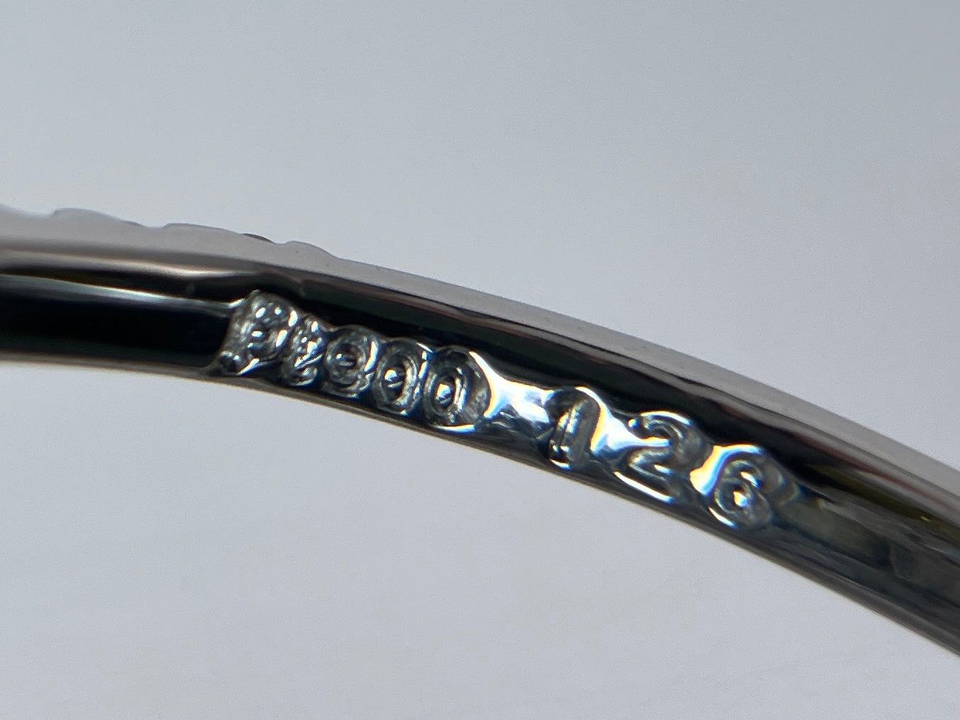 サファイア 1.26ct コンフラワーブルー Cornflower blue AIGS鑑別書 D0.33ct PT900 5.2g 指輪 （JP13号） サイズ直し無料 8791K
