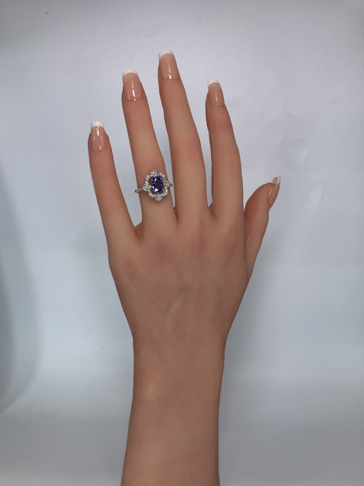 サファイア 1.26ct コンフラワーブルー Cornflower blue AIGS鑑別書 D0.33ct PT900 5.2g 指輪 （JP13号） サイズ直し無料 8791K