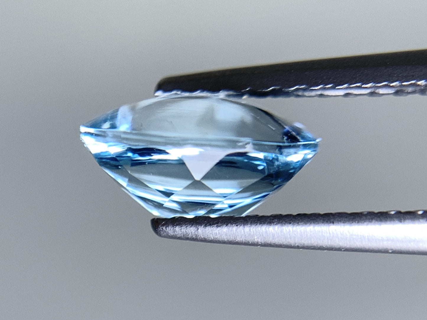 アクアマリン 天然 1.172ct 宝石ソーティング付き 7.9㎜×6.0㎜×4.2㎜ ルース（ 裸石 ） 6785Y