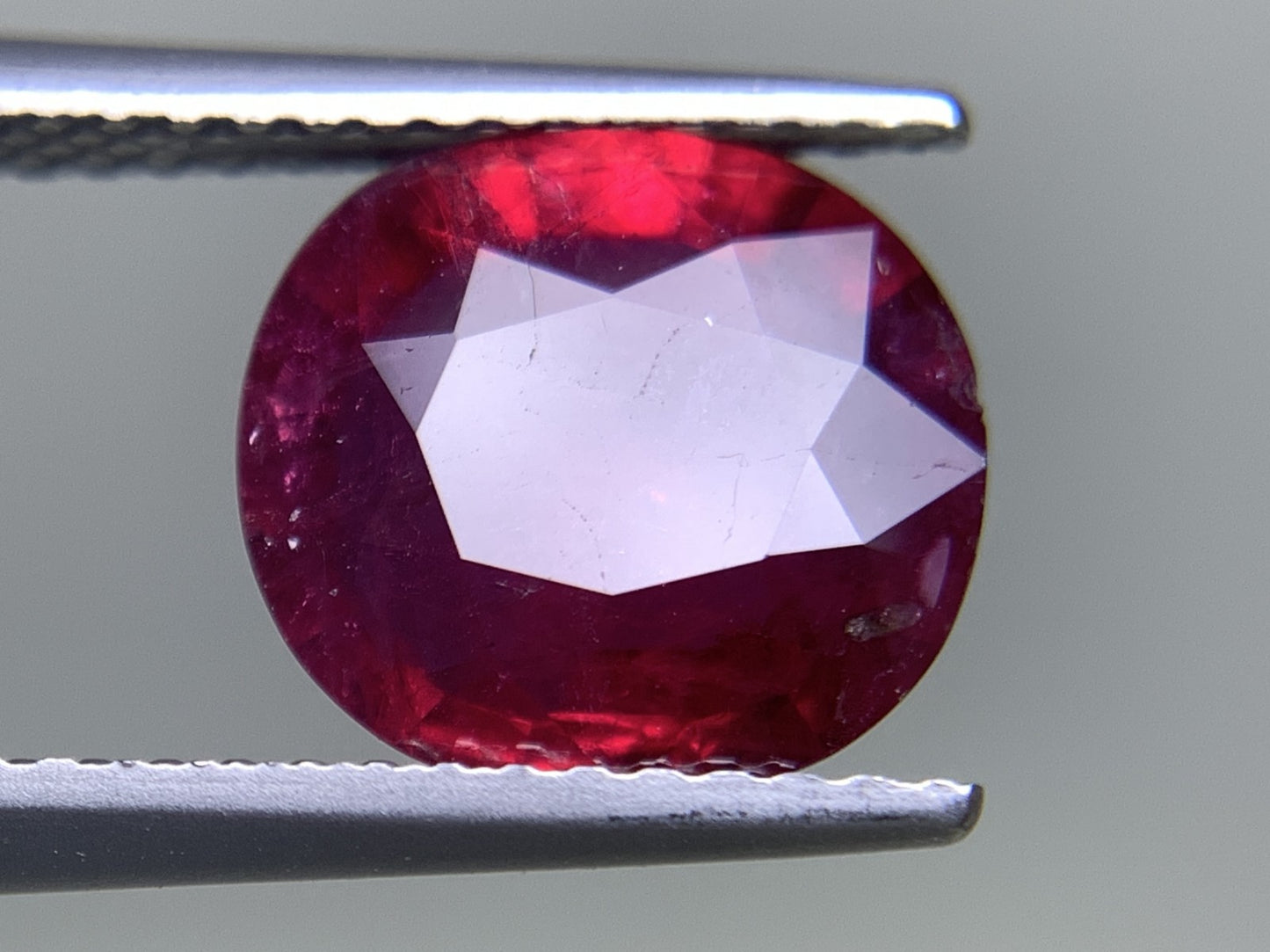 ルビー 天然  2.697ct  中央宝石ソーティング付き  9.52㎜×8.84㎜×3.32㎜  ルース（ 裸石 ） 5627Y