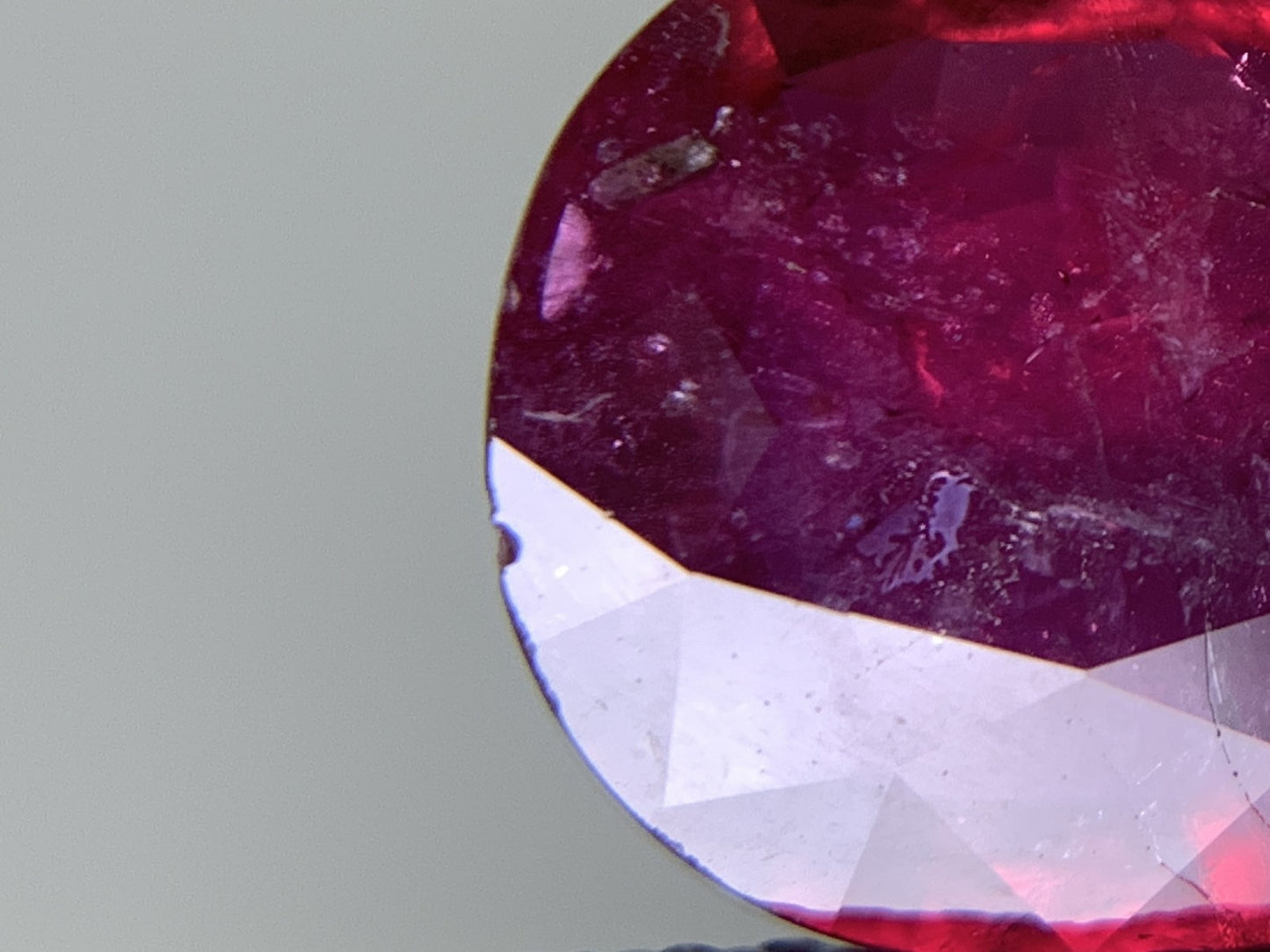 ルビー 天然  2.697ct  中央宝石ソーティング付き  9.52㎜×8.84㎜×3.32㎜  ルース（ 裸石 ） 5627Y