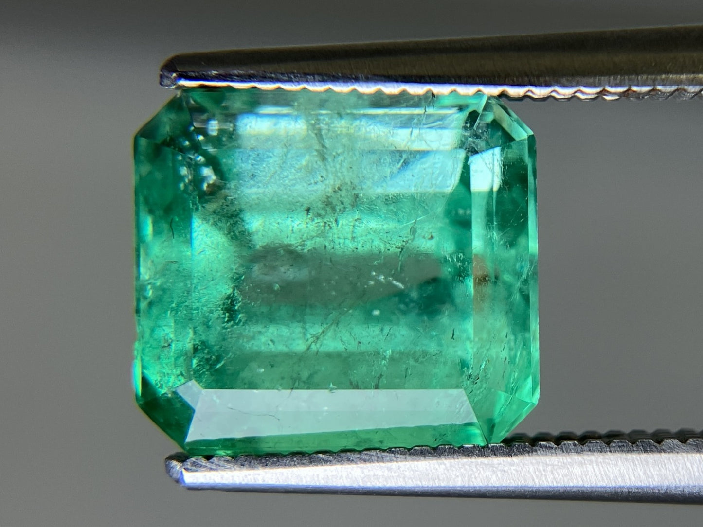 エメラルド 天然 4.591ct 宝石ソーティング付き 9.7㎜×8.9㎜×6.8㎜ ルース（ 裸石 ） 7162YY