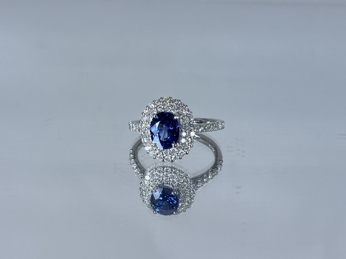 サファイア 1.58ct コンフラワーブルー Cornflower blue AIGS鑑別書 D0.72ct PT900 5.2g 指輪 （JP13号） サイズ直し無料 8358K