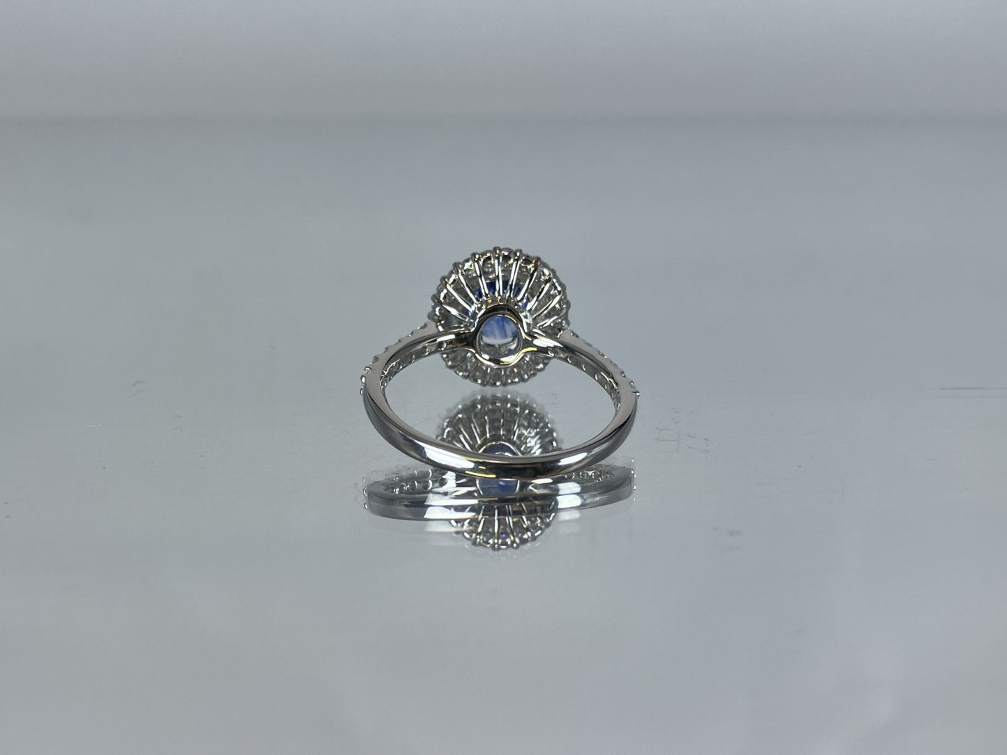 サファイア 1.58ct コンフラワーブルー Cornflower blue AIGS鑑別書 D0.72ct PT900 5.2g 指輪 （JP13号） サイズ直し無料 8358K