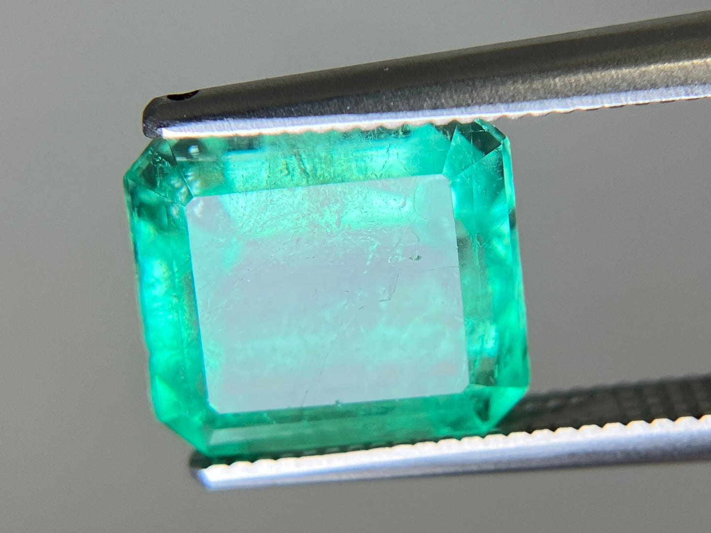 エメラルド 天然 4.591ct 宝石ソーティング付き 9.7㎜×8.9㎜×6.8㎜ ルース（ 裸石 ） 7162YY